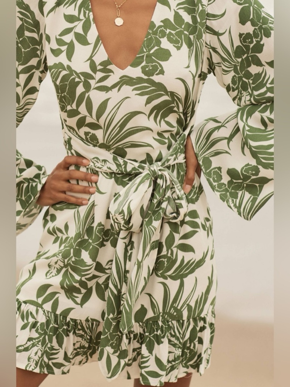 L*SPACE Geneva Green White Floral tie waist bell sleeves mini Dress size S - Picture 2 of 9